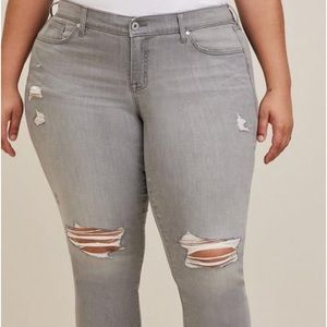 Torrid boyfriend straight super soft mid ride Jean I have size 22 and 24 new
